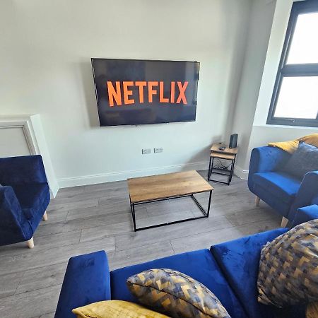 Spacious 4Br House, London, Sleeps 9, Parking Available Exterior photo