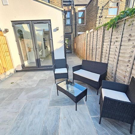 Spacious 4Br House, London, Sleeps 9, Parking Available Exterior photo
